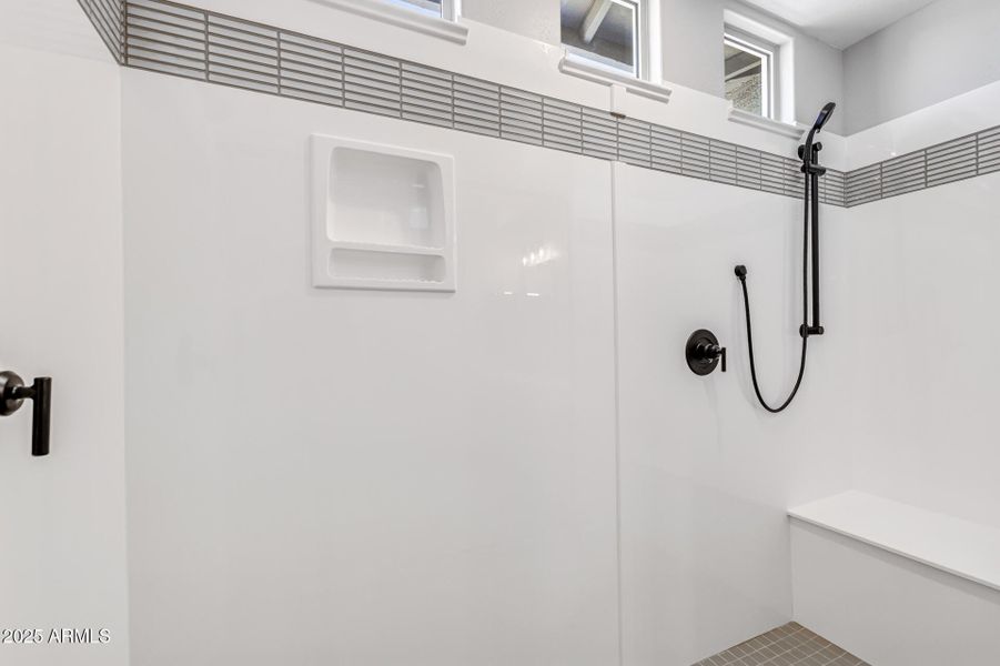 18)MASTER BATH UP 18)MASTER BATH UP