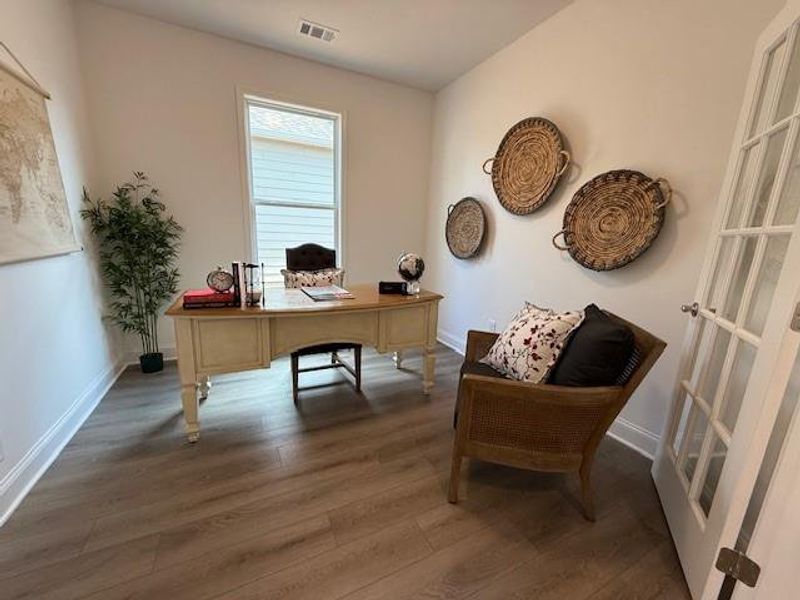 Furnished interior view inside a new home in Echols Farm, Hiram (Image 9).