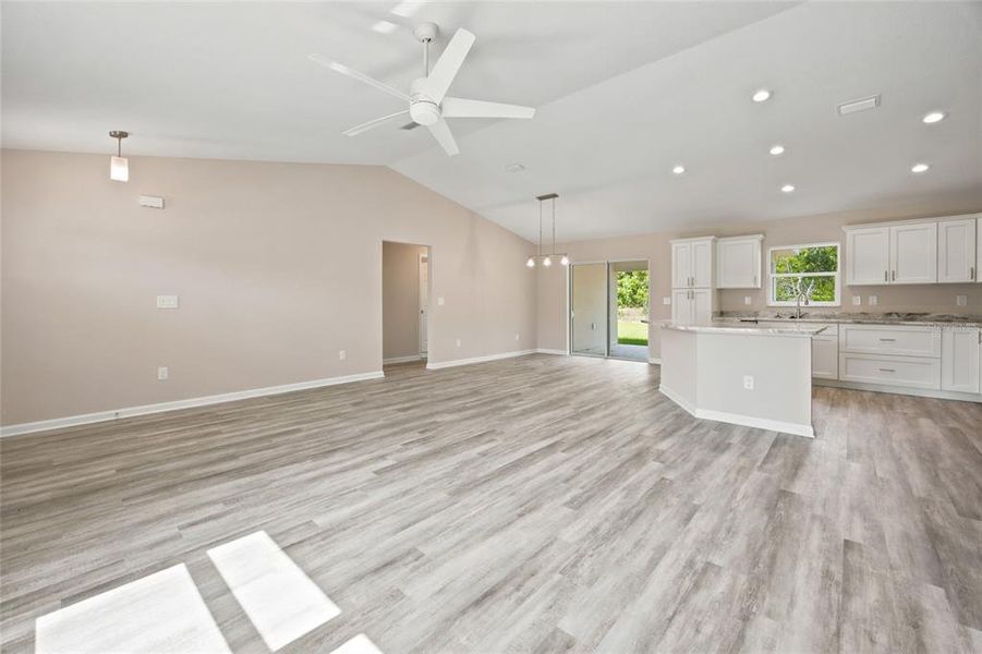 Spacious, unfurnished interior of a new home in , Citrus Springs (Image 15).