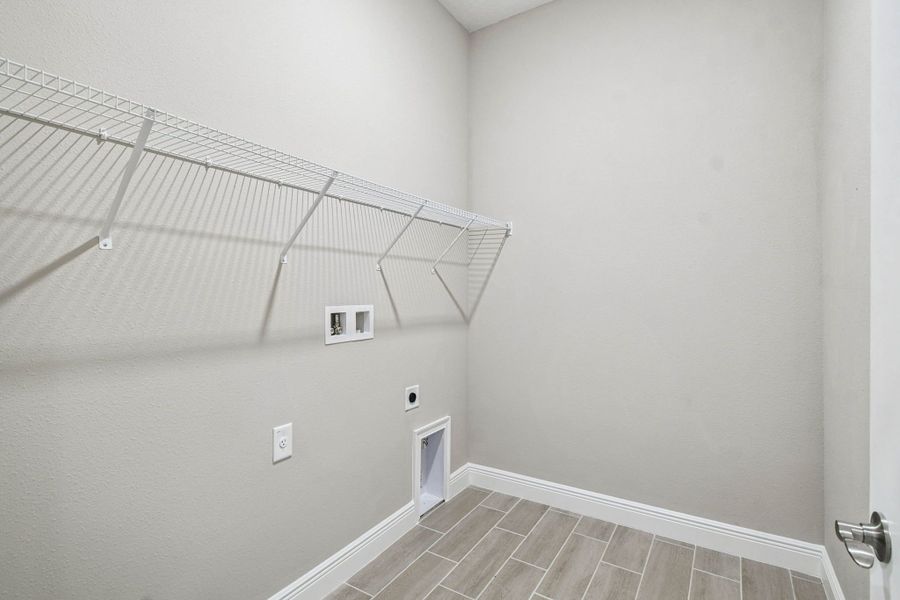 Spacious, unfurnished interior of a new home in Pinecone Reserve, Brooksville (Image 43).