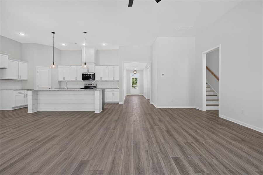 Spacious, unfurnished interior of a new home in , Athens (Image 33).