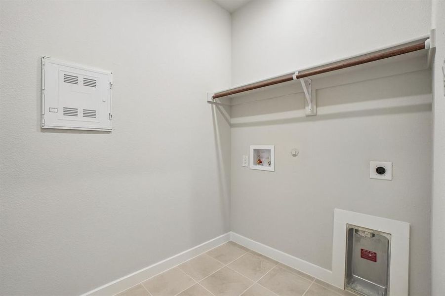 Spacious, unfurnished interior of a new home in Ambergrove, Royse City (Image 18).