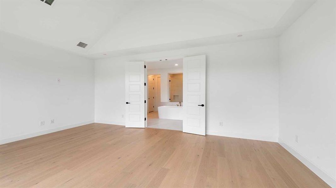 Spacious, unfurnished interior of a new home in Enchanted Creek, Lucas (Image 20).