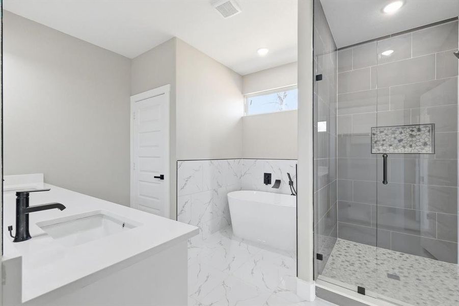 Furnished interior view inside a new home in , Terrell (Image 5).