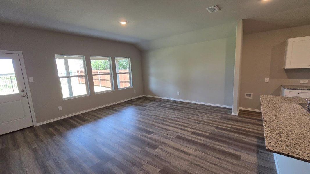 Spacious, unfurnished interior of a new home in Lonestar at Liberty Trails, Fort Worth (Image 13).