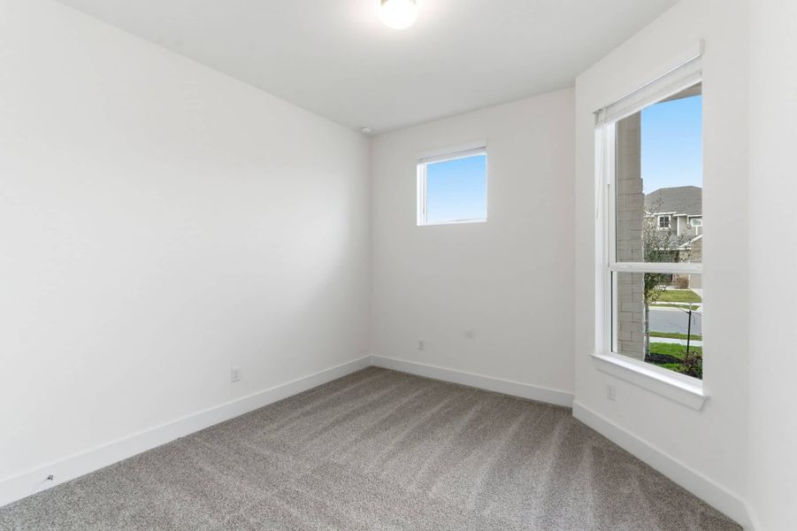 Spacious, unfurnished interior of a new home in Buffalo Crossing, Cibolo (Image 30).