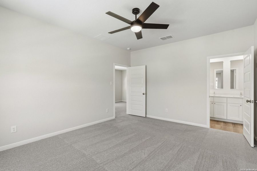 Spacious, unfurnished interior of a new home in Timber Creek, San Antonio (Image 24). Spacious, unfurnished interior of a new home in Timber Creek, San Antonio (Image 24).