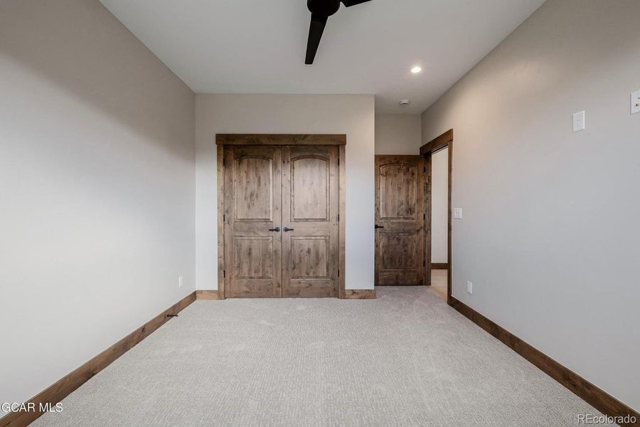 Spacious, unfurnished interior of a new home in , Granby (Image 25).