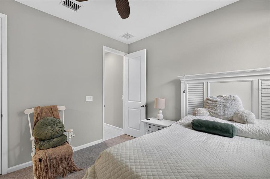Furnished interior view inside a new home in , Tavares (Image 32).