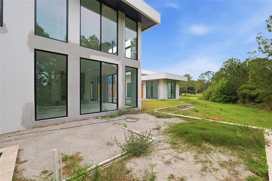 Exterior details and patio area of a home in Stonelake Ranch, Thonotosassa (Image 4).