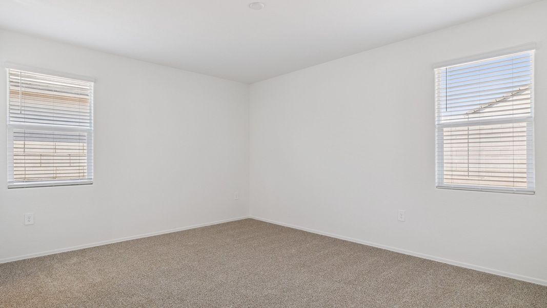 Spacious, unfurnished interior of a new home in Rio Rancho Estates, Wittmann (Image 23).