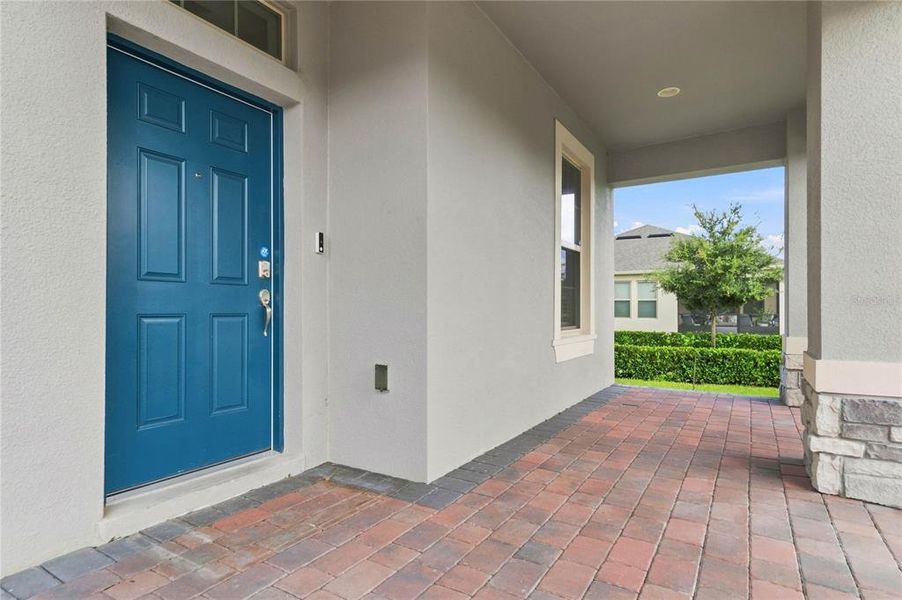 Exterior details and patio area of a home in , Winter Garden (Image 29).