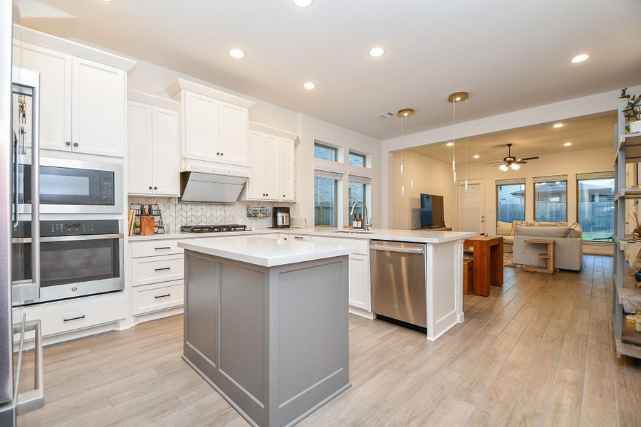 Furnished interior view inside a new home in Harvest Green 45', Richmond (Image 14). Furnished interior view inside a new home in Harvest Green 45', Richmond (Image 14).