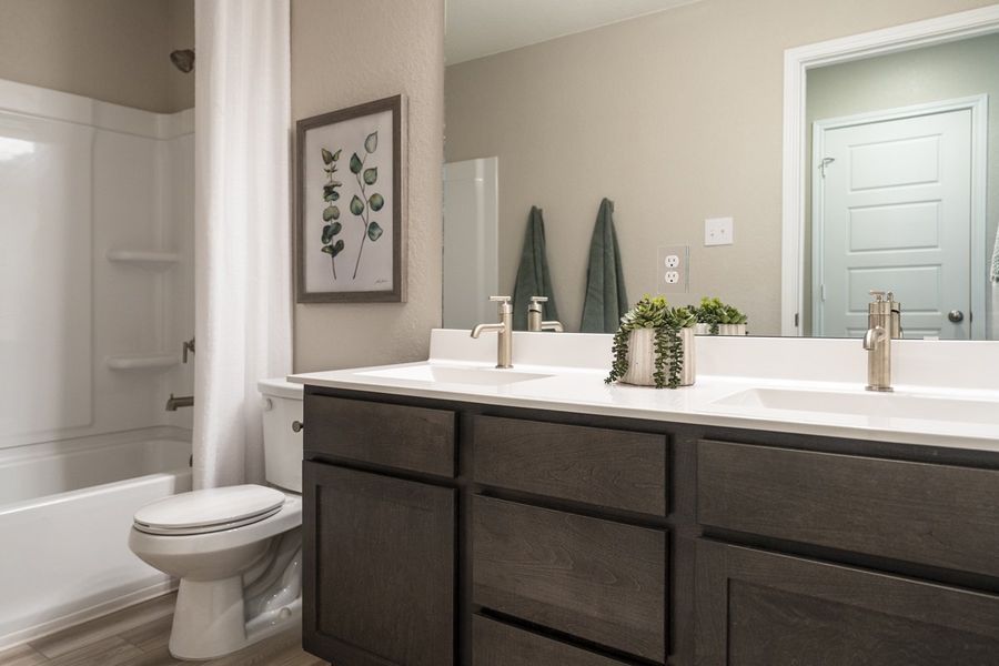 Dual-sink vanity at bath 2