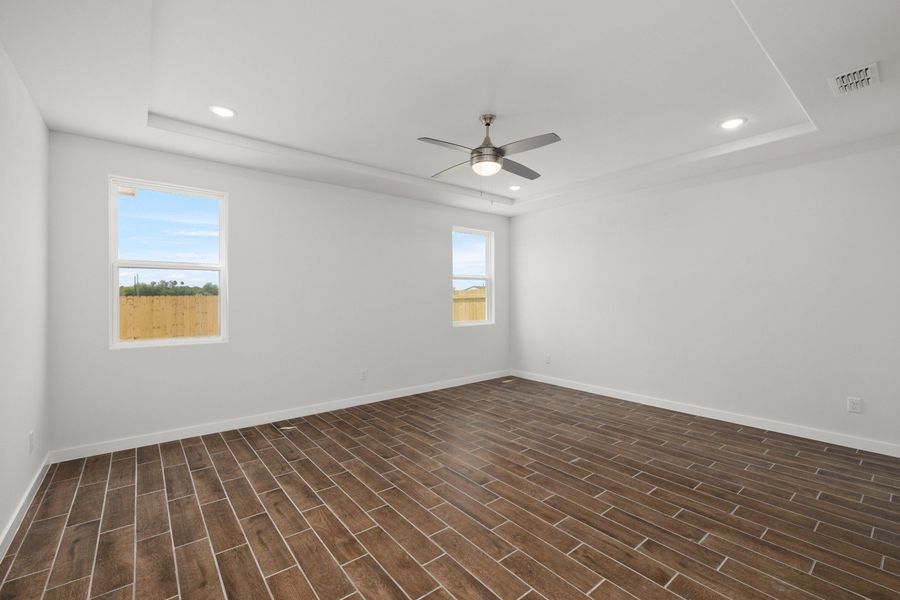 Spacious, unfurnished interior of a new home in Taylor Creek Village, Mcallen (Image 15). Spacious, unfurnished interior of a new home in Taylor Creek Village, Mcallen (Image 15).