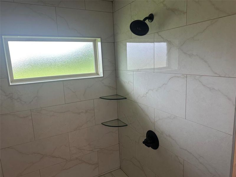 Bathroom featuring tiled shower Bathroom featuring tiled shower