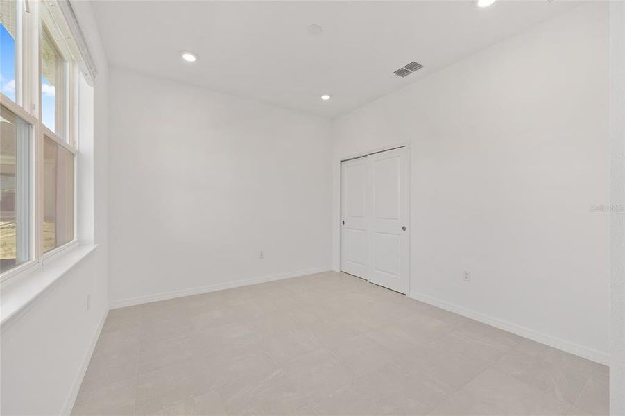 Spacious, unfurnished interior of a new home in Calesa Township, Ocala (Image 38).