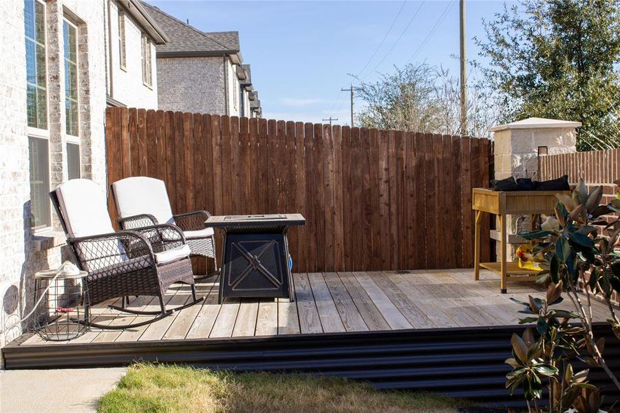 Exterior details and patio area of a home in , Mansfield (Image 4).