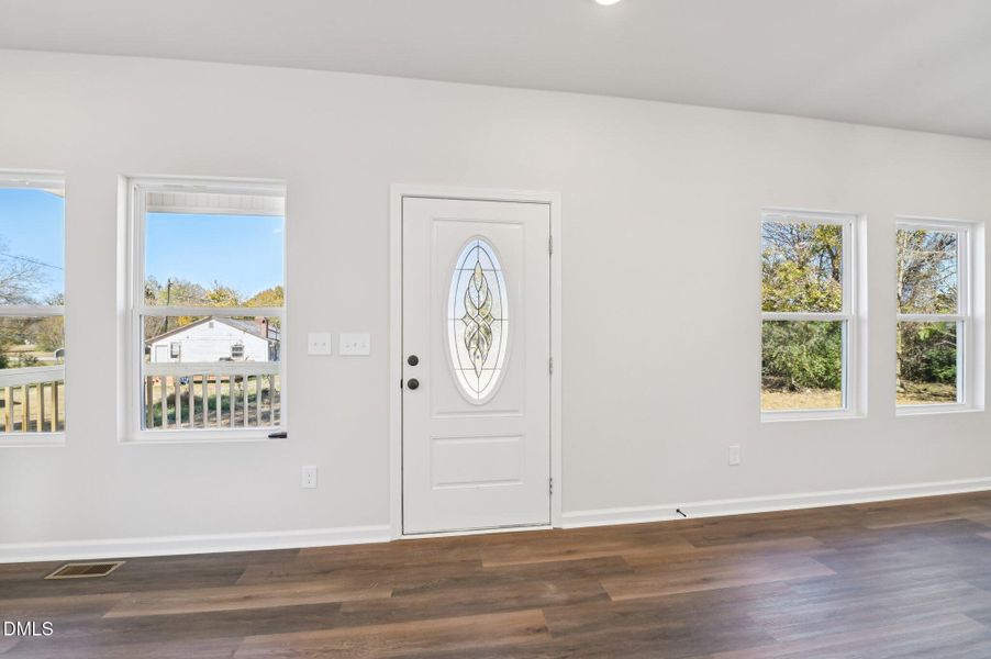 6-web-or-mls-Foster St-S0711-006