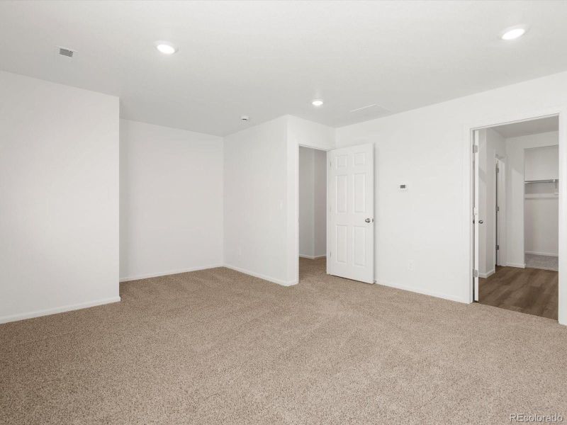 Spacious, unfurnished interior of a new home in Skyview at High Point, Aurora (Image 21).