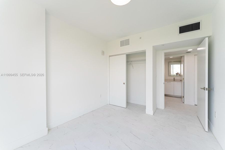 Spacious, unfurnished interior of a new home in , Hollywood (Image 6).