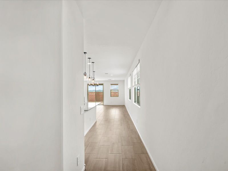 Spacious, unfurnished interior of a new home in Hanson Ridge, Vail (Image 11).