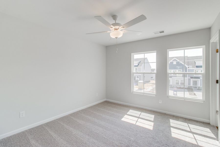 Spacious, unfurnished interior of a new home in Astoria, Columbia (Image 21).