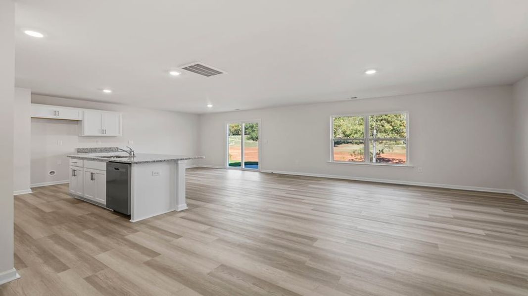 Spacious, unfurnished interior of a new home in Seneca Falls, Seneca (Image 11).