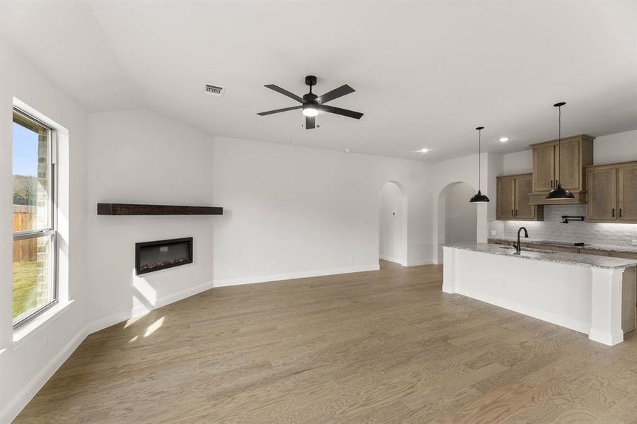 733 Winecup-Living Room-2