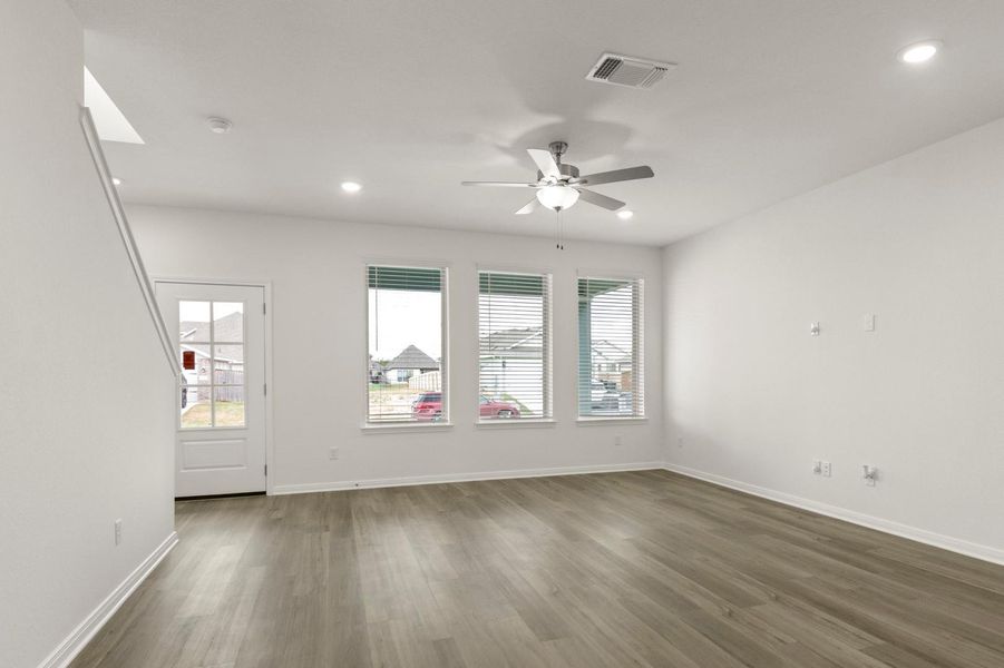 Spacious, unfurnished interior of a new home in Blanco Vista, San Marcos (Image 12).