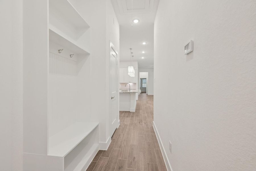 Spacious, unfurnished interior of a new home in Kresston 50's, Montgomery (Image 30).