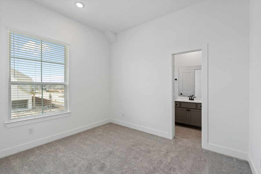 Spacious, unfurnished interior of a new home in Meridiana, Manvel (Image 37).