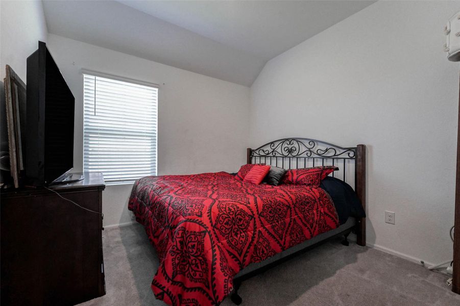 Well-sized secondary bedroom with vaulted ceiling and natural light. Great for guests, home office, or growing households in Katy TX’s Sunterra. Well-sized secondary bedroom with vaulted ceiling and natural light. Great for guests, home office, or growing households in Katy TX’s Sunterra.