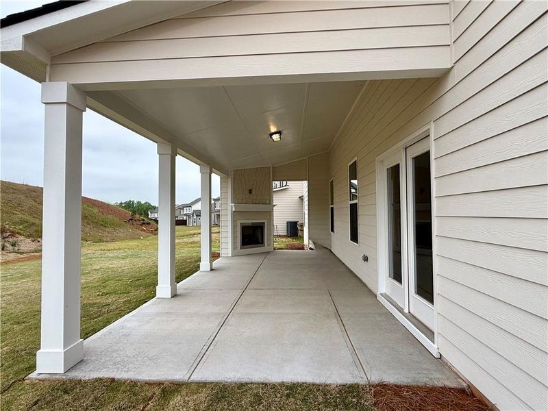 Exterior details and patio area of a home in Ponderosa Farms Manor, Gainesville (Image 25).