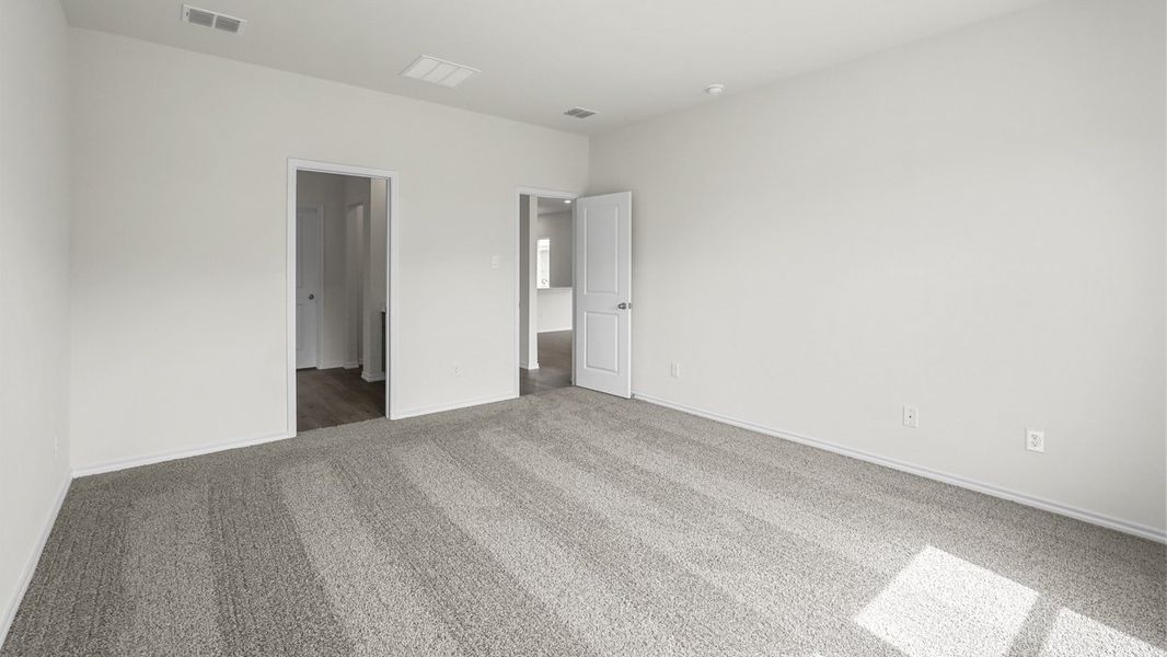 Spacious, unfurnished interior of a new home in Blaire Lake, Tyler (Image 18).