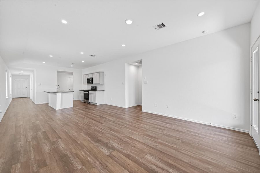 Spacious, unfurnished interior of a new home in Breckenridge Forest, Spring (Image 40).