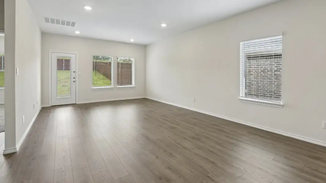 Spacious, unfurnished interior of a new home in Crossmill, Princeton (Image 5).