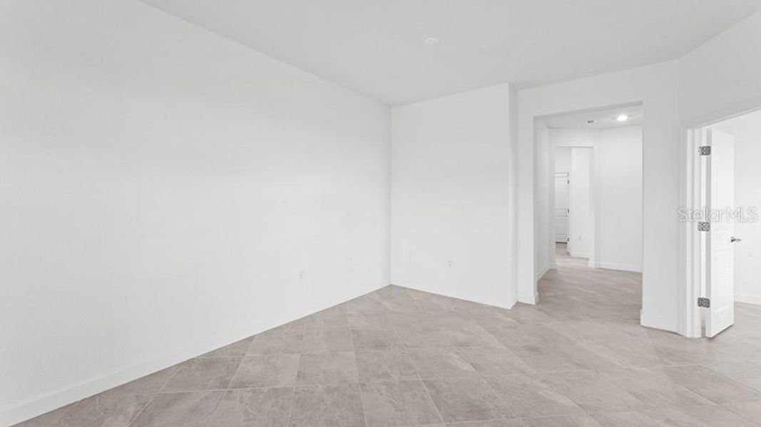 Spacious, unfurnished interior of a new home in Palm Lake at Coco Bay, Englewood (Image 13).