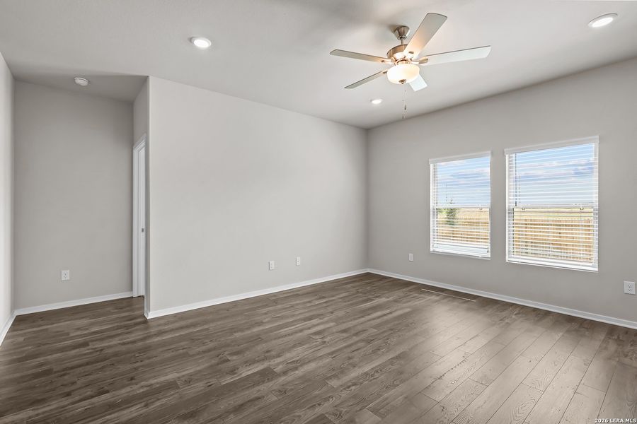 Spacious, unfurnished interior of a new home in Summerlin, San Antonio (Image 22).