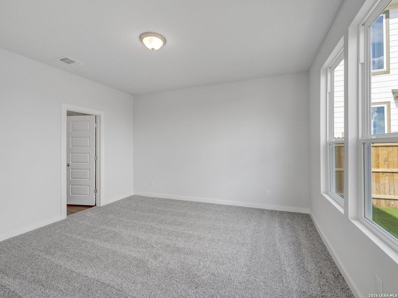 Spacious, unfurnished interior of a new home in Fairway Crossing, San Antonio (Image 14).