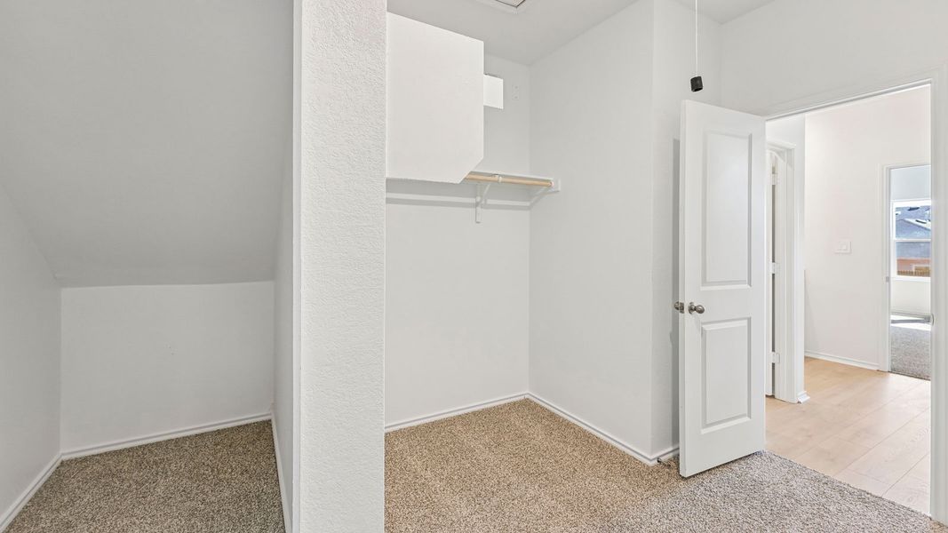 Spacious, unfurnished interior of a new home in Valverde, Bastrop (Image 21).