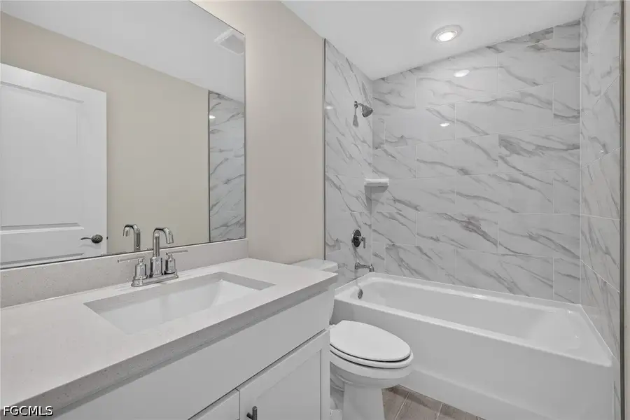 Furnished interior view inside a new home in Cape Coral, Cape Coral (Image 16).