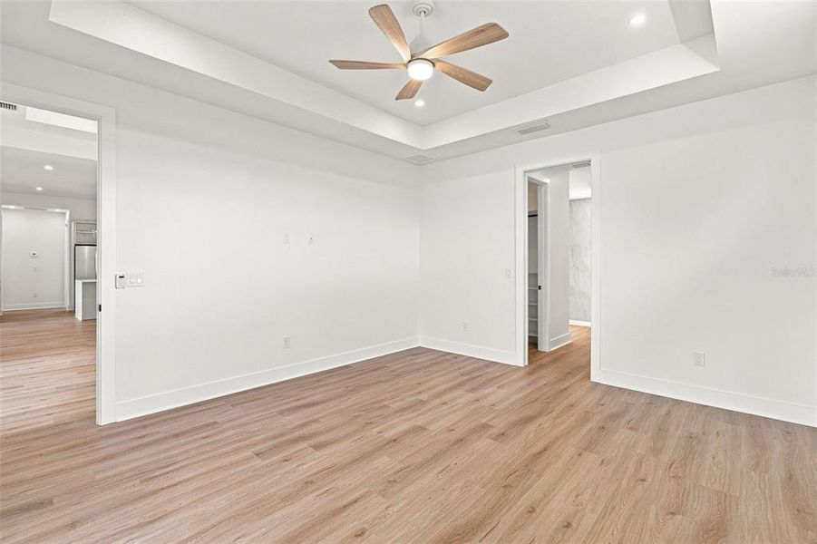 Spacious, unfurnished interior of a new home in , Placida (Image 24).