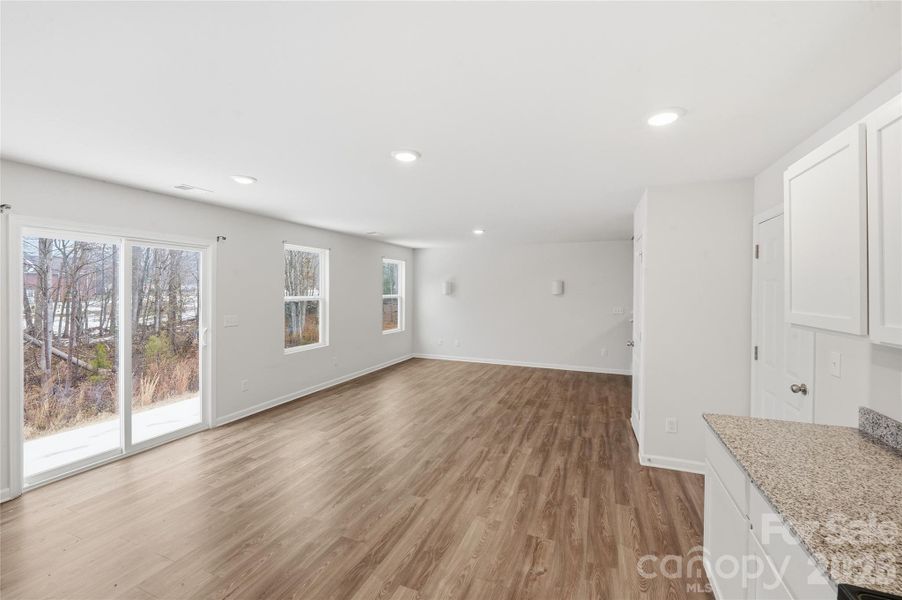 Spacious, unfurnished interior of a new home in , Shelby (Image 10).