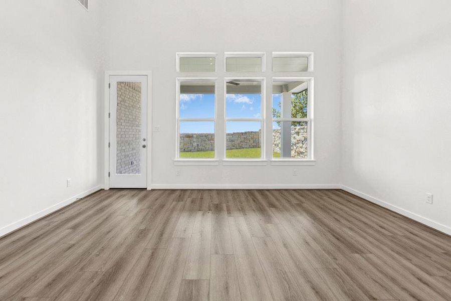 Spacious, unfurnished interior of a new home in University Heights, Round Rock (Image 13).