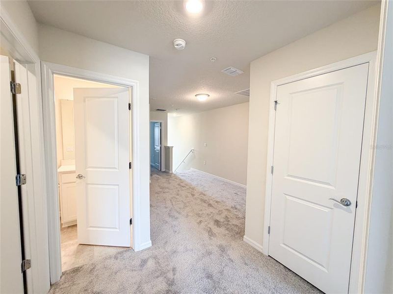 Spacious, unfurnished interior of a new home in , Orlando (Image 20).