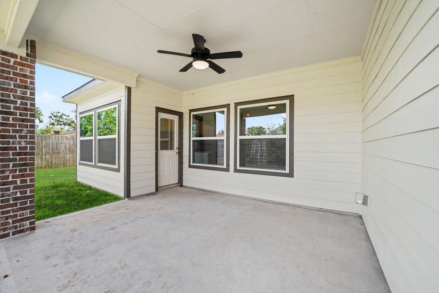 Exterior details and patio area of a home in Columbia Lakes, West Columbia (Image 20).