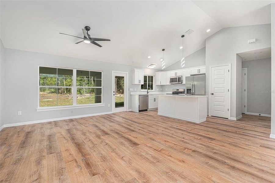 Spacious, unfurnished interior of a new home in , Citrus Springs (Image 13).