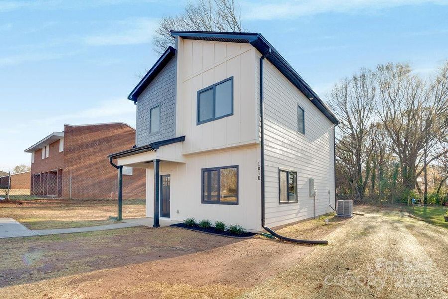 Exterior details and patio area of a home in , Lincolnton (Image 4).