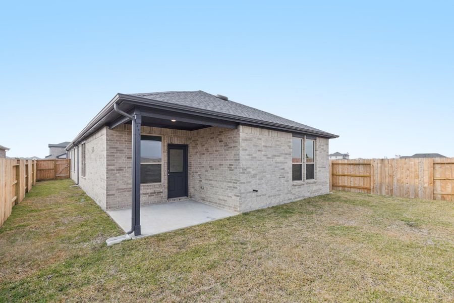 Exterior details and patio area of a home in River Ranch, Dayton (Image 3).